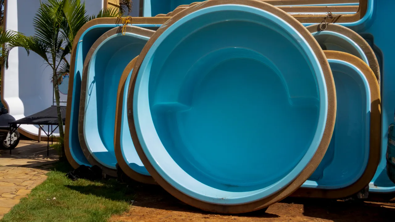 Quanto custa uma reforma de piscina de fibra: valores que vão te surpreender em 2025